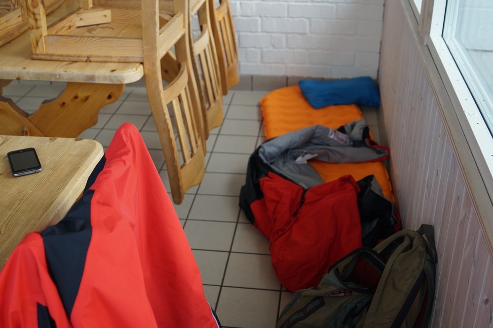 Diesmal gab es kein Sofa, da muss es auch der Küchenboden tun. 
