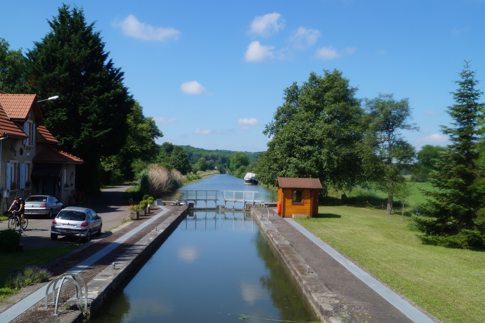 Kanal mit Schleuse