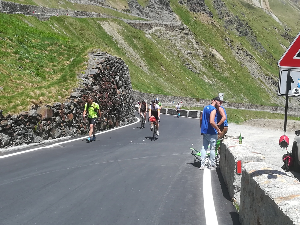 Fußgänger und Radler vereint - ohne diese Scheiß - Motorradfahrer 