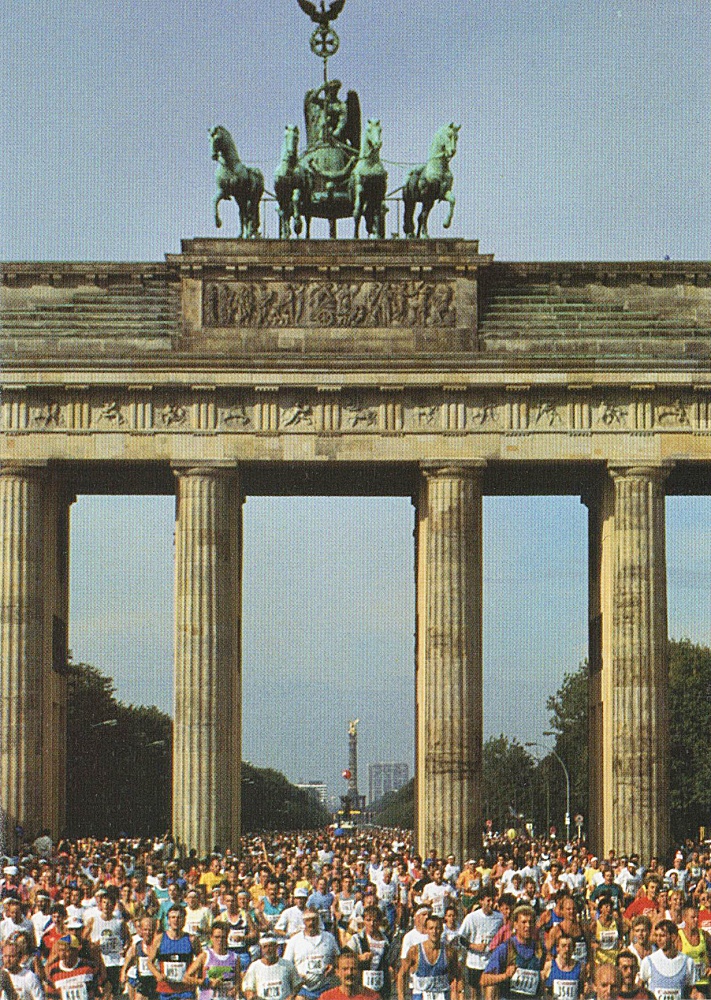 Seit 1990 ist der Start an der Siegessäule, ganz im Hintergrund