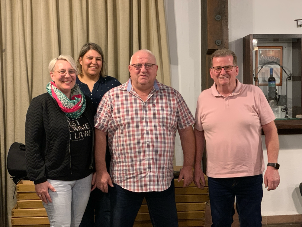 Andreas Günther (zweiter von rechts) mit den Vorsitzenden des Vereins.