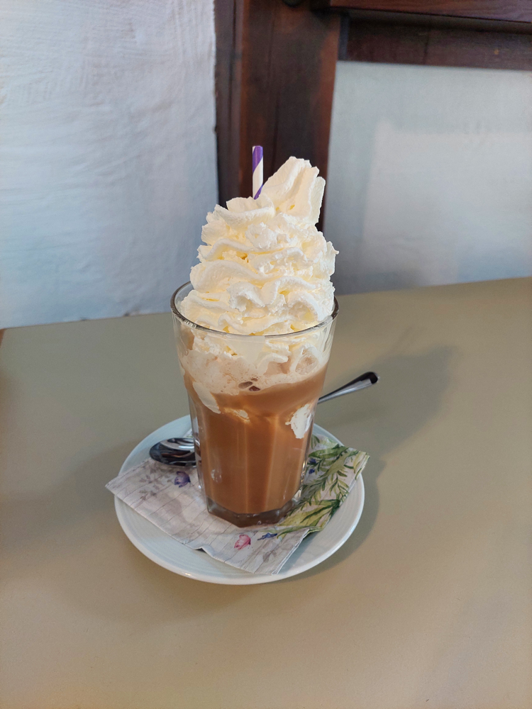 Eisschokolade rundete das Angebot ab (Foto: A. Huber)