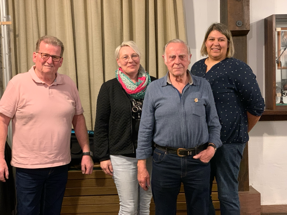 Robert Schührer (zweiter von rechts) mit den Vorsitzenden des Vereins.