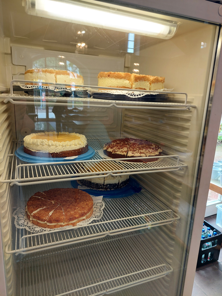 Kuchen soweit das Auge reicht (Foto: A. Huber)