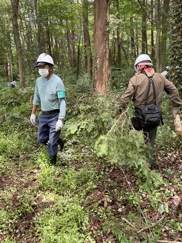 ⑭道路や散策路から離れた奥の方に積み込む