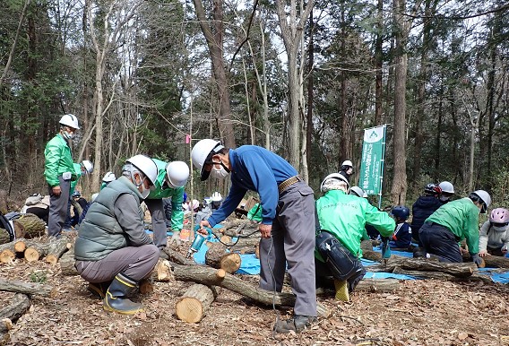 ⑫ドリルでコマ打ちの為の穴あけ作業