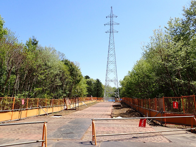 ④いつの間にやらもう新しい鉄塔が建てられたようです4月9日