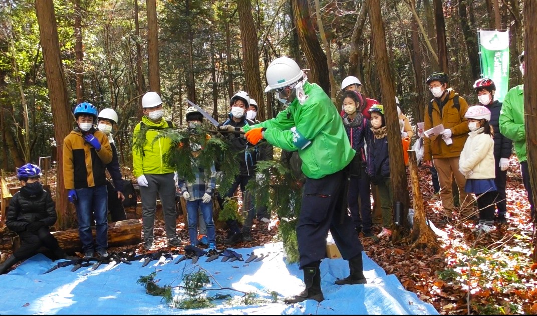 ㉔今から枝切りをしてもらいますが正しいノコギリの使い方は・・・・