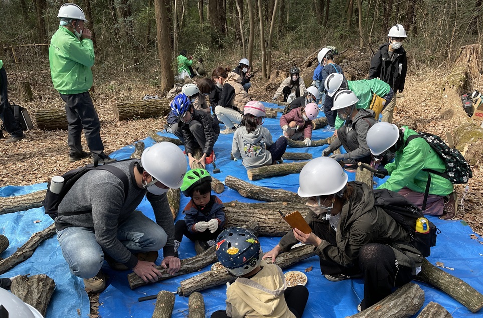 ⑭こちらは賑わってます。ケガしないように気を付けましょう