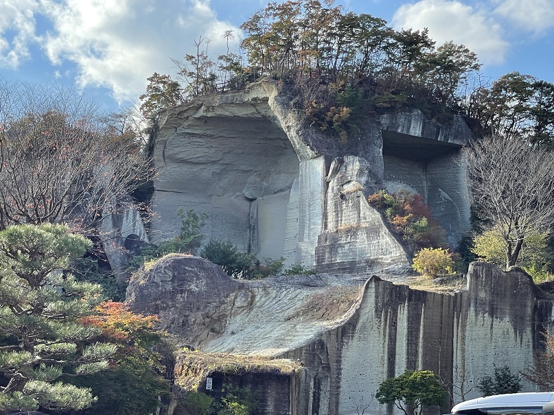 ⑨a大谷石砕石跡が見えてきました