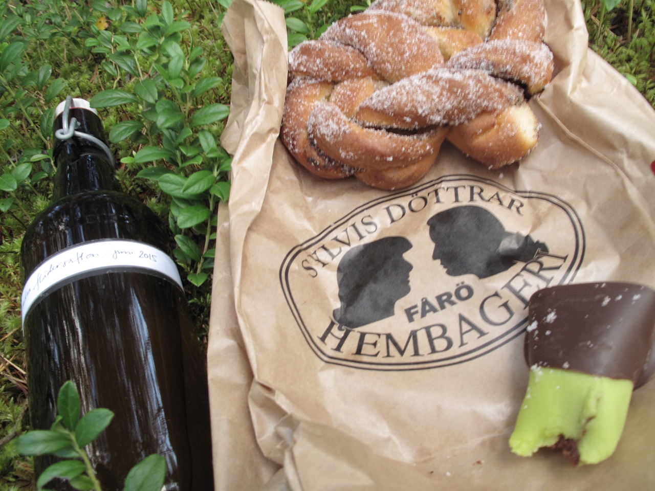 Then we had a traditional swedish fika with lemonade and sweets from the local bakery.