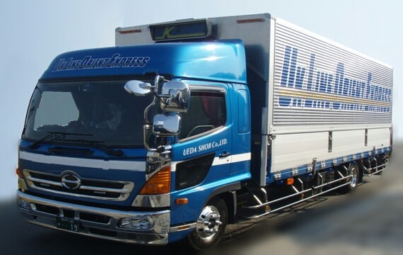 4トンウイング車：リヤーエアサス車 上田商事