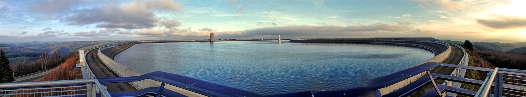 Ein Wasserwerk mitten auf dem Niklosbierg: der Barrage de Niklosbierg ... unbeschreiblich :-)