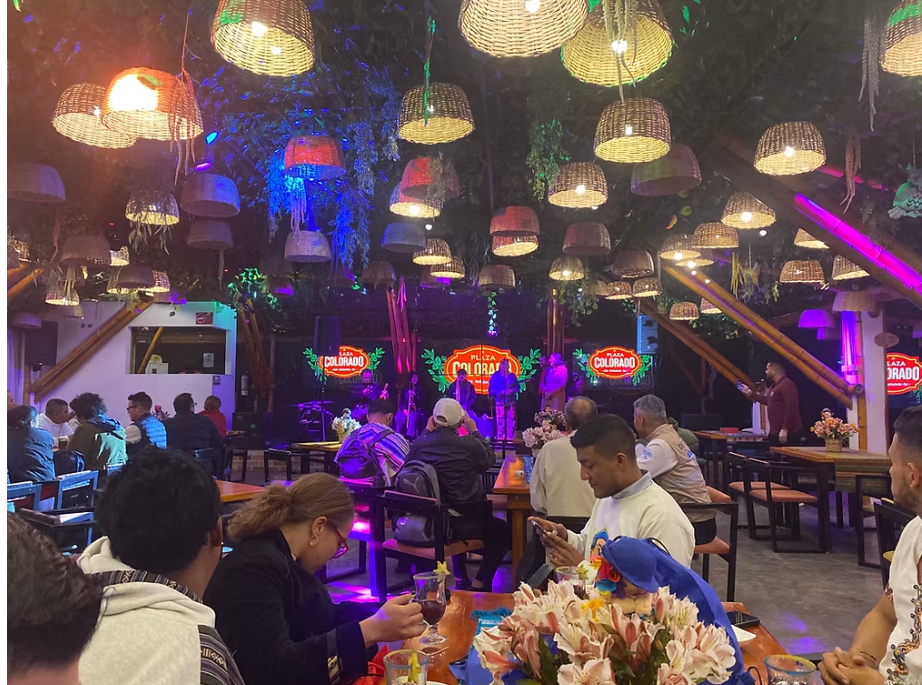 MÁS DE 40 PERIODISTAS TURÍSTICOS INTERNACIONALES CONOCEN EL SABOR DE PASTO EN PLAZA COLORADO