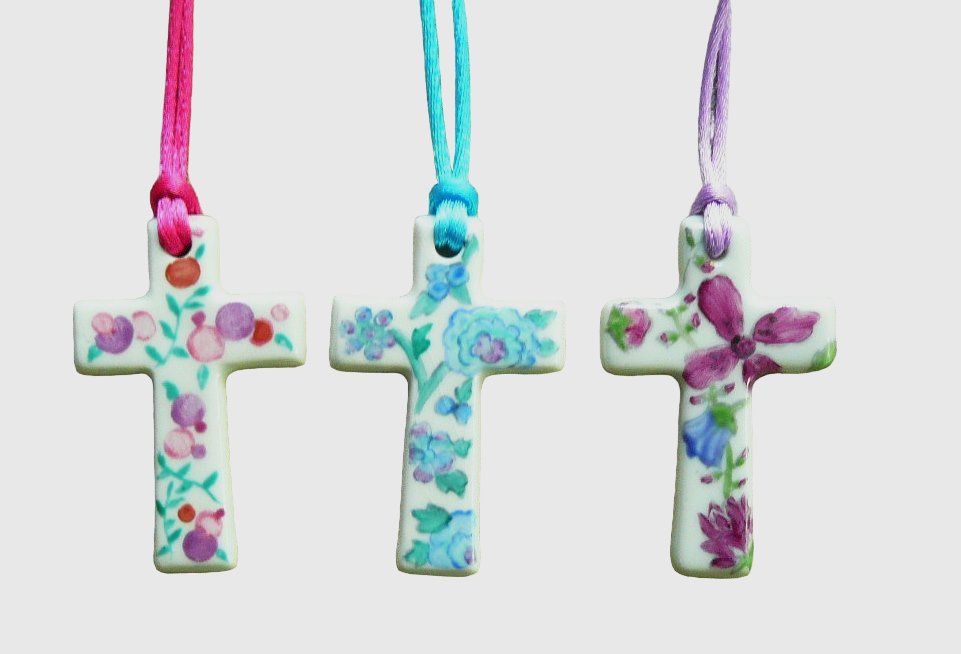 Petites croix liberty baies roses, turquoise, violet