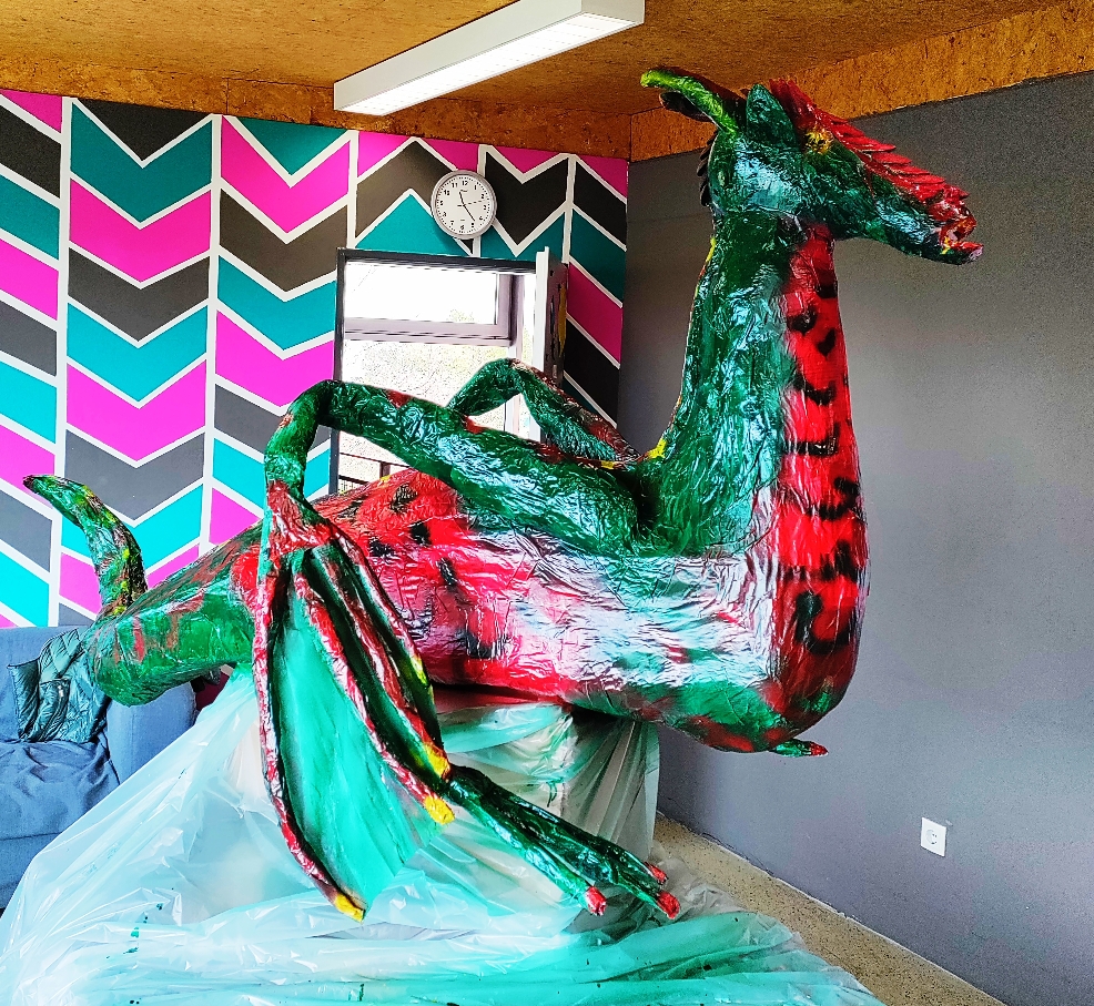 Projekt Arbeit Drachen aus Pappmaché 