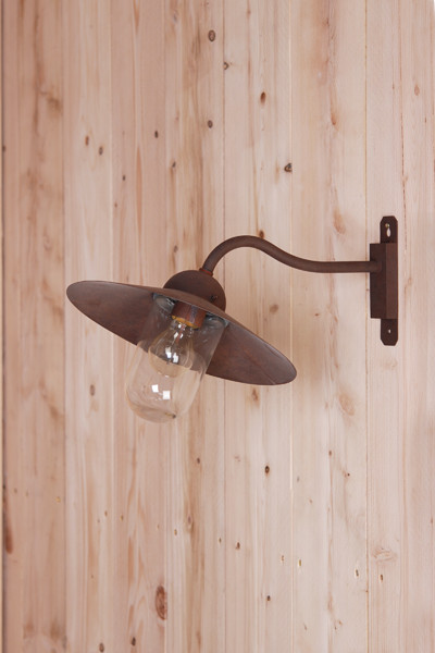 Lanterne d'extérieur "Cour Cheverny" de chez Lumart, matière : laiton patiné ciré