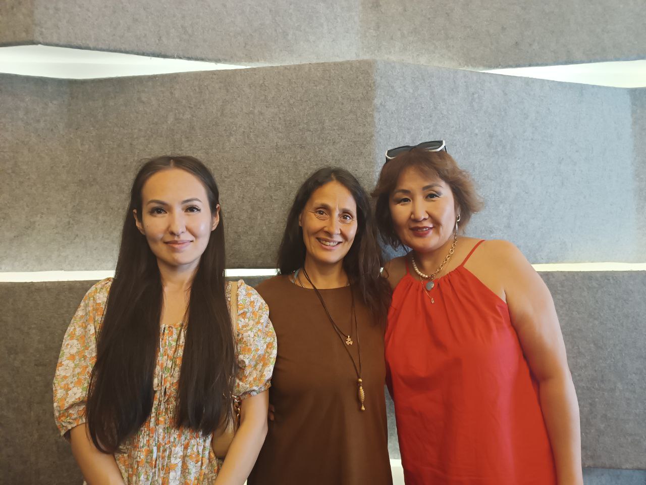 with Schaman Tuyana Shoinenova und daughter Daria (Interpreter)