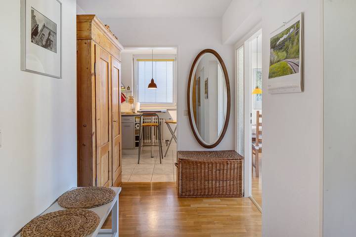 Diele. Schlafzimmer 1.rechts, Küche gerade aus