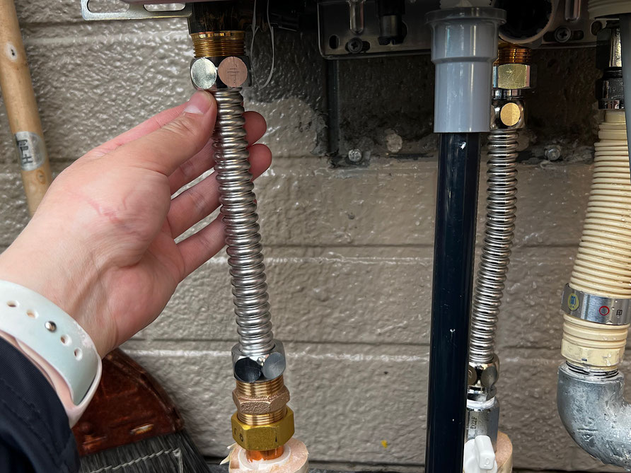 施工中  配管に漏れがないか要チェックです🧐