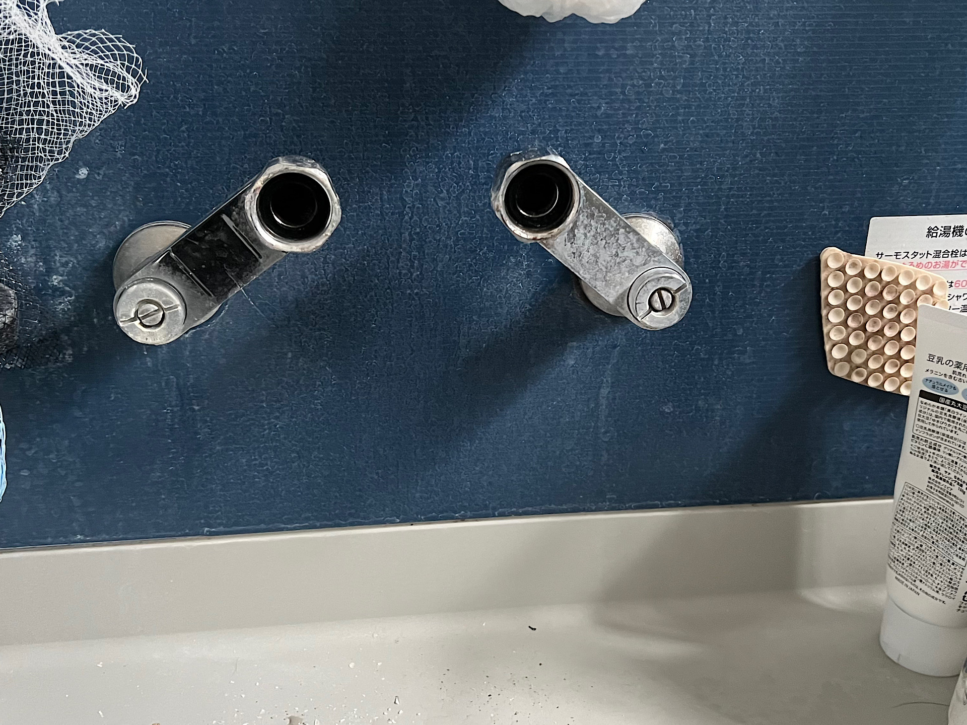 本体を外します。