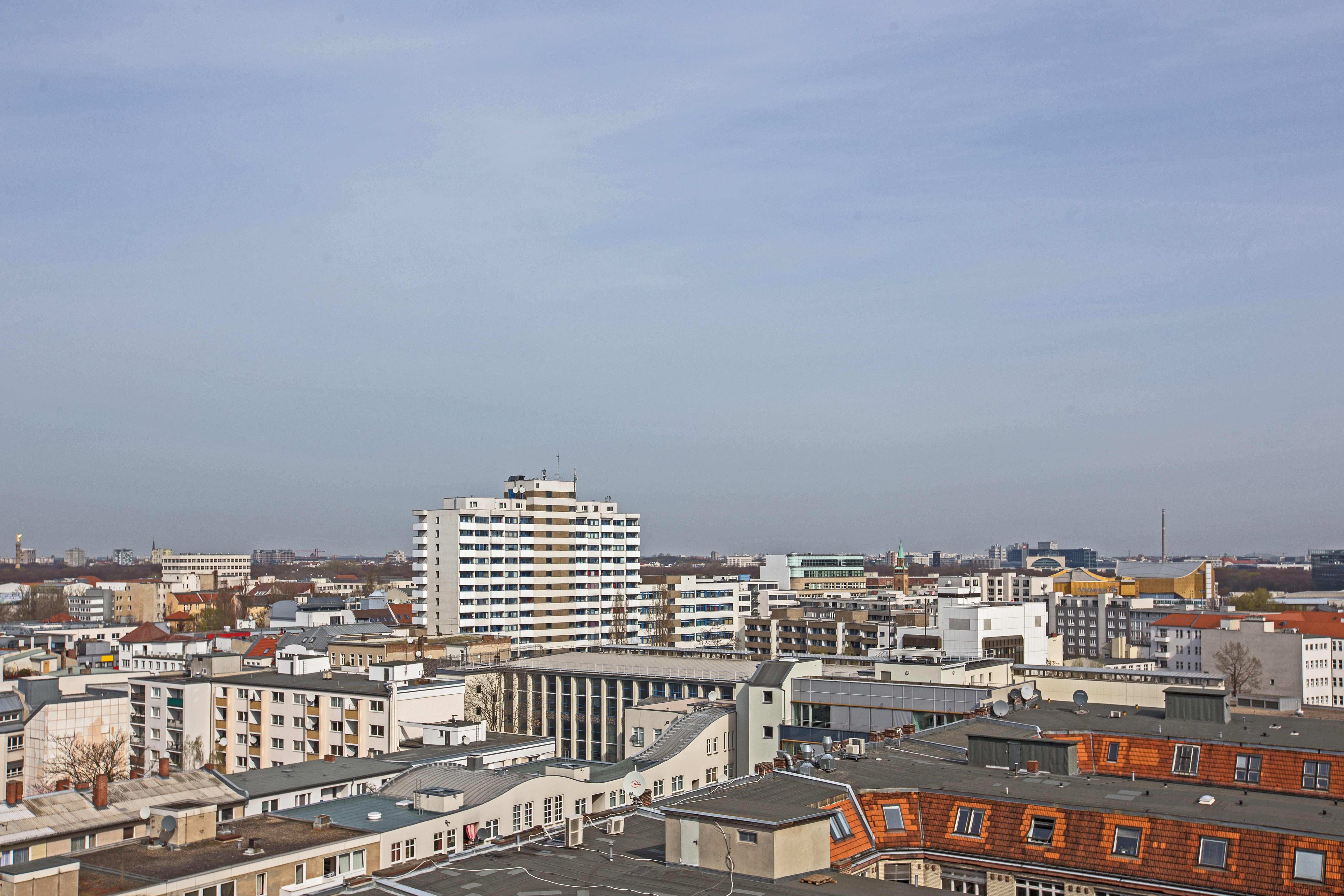 Dach der Lützowstraße. Siegessäule und Philharmonie