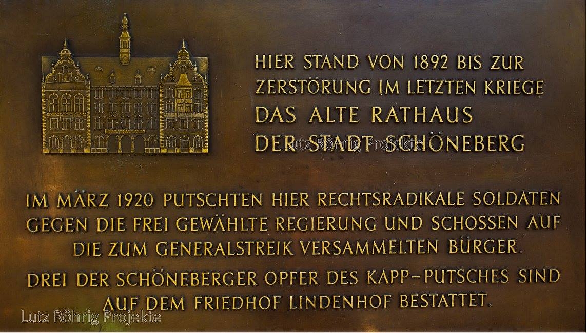 Gedenktafel am Standort des ersten und des zweiten Schöneberger Rathauses für die Opfer des Kapp-Putsches 1920.