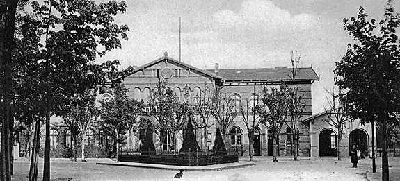 Stellwerk Lio in Berlin Lichterfelde - Ost. Das zweite Bahnhofsgebäude.