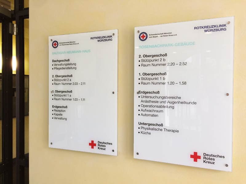 Glasschilder bedruckt, Werbetechnik (© WÖRLE medien, Werbetechnik Würzburg)