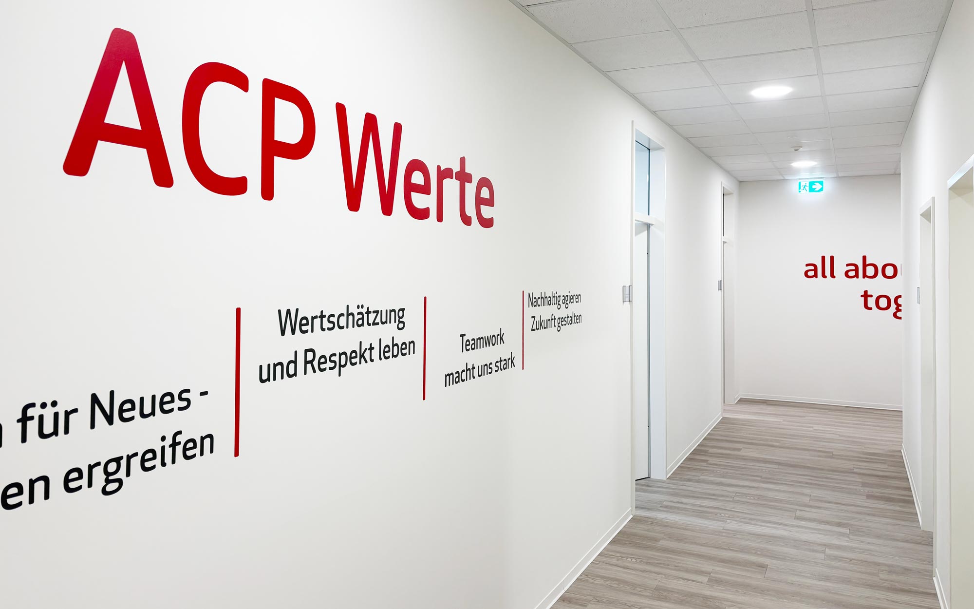 Kreative Wandgestaltung im Office der ACP IT Solutions GmbH