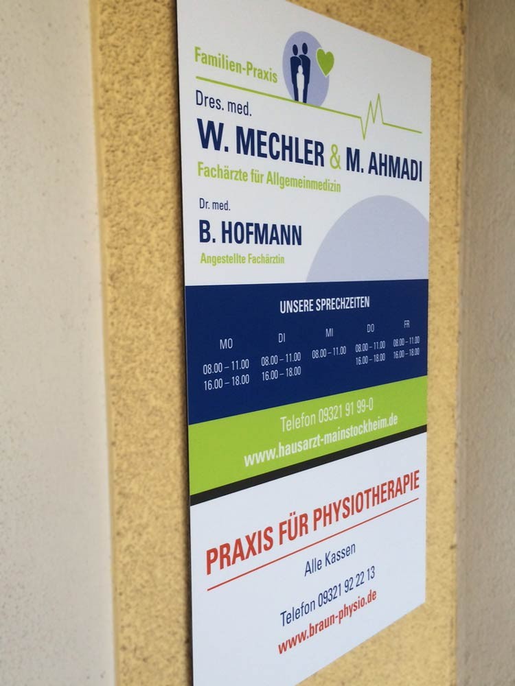 Aluverbund-Praxisschild, Werbetechnik (© WÖRLE medien, Werbetechnik Würzburg)