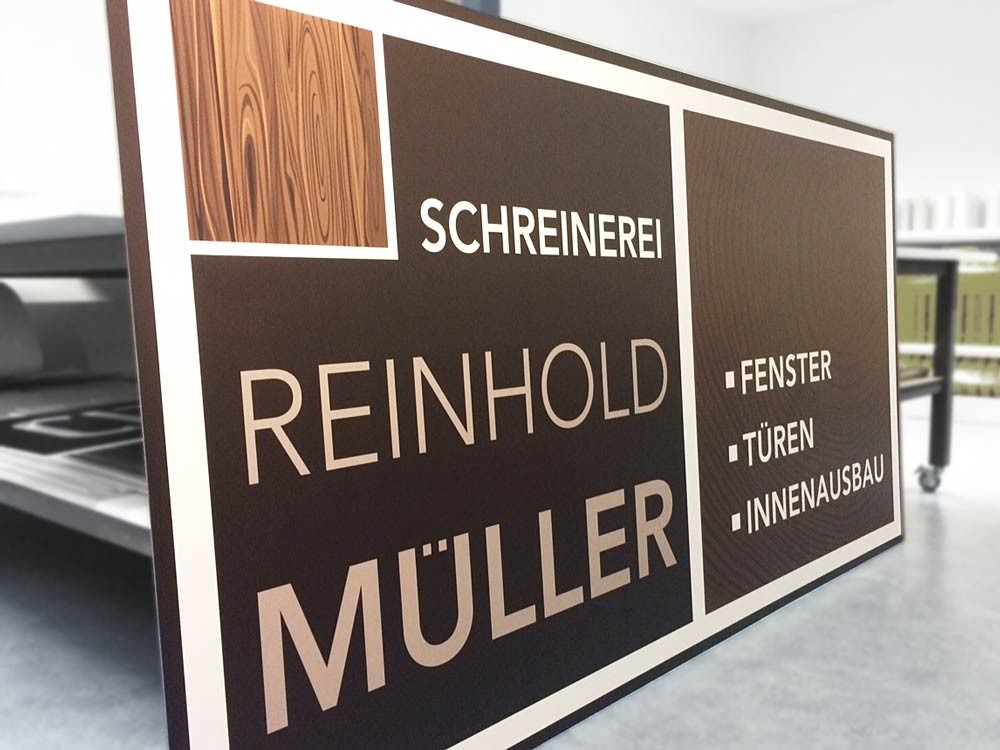 Aluverbund-Firmenschild / Metallschild, Werbetechnik (© WÖRLE medien, Werbetechnik Würzburg)