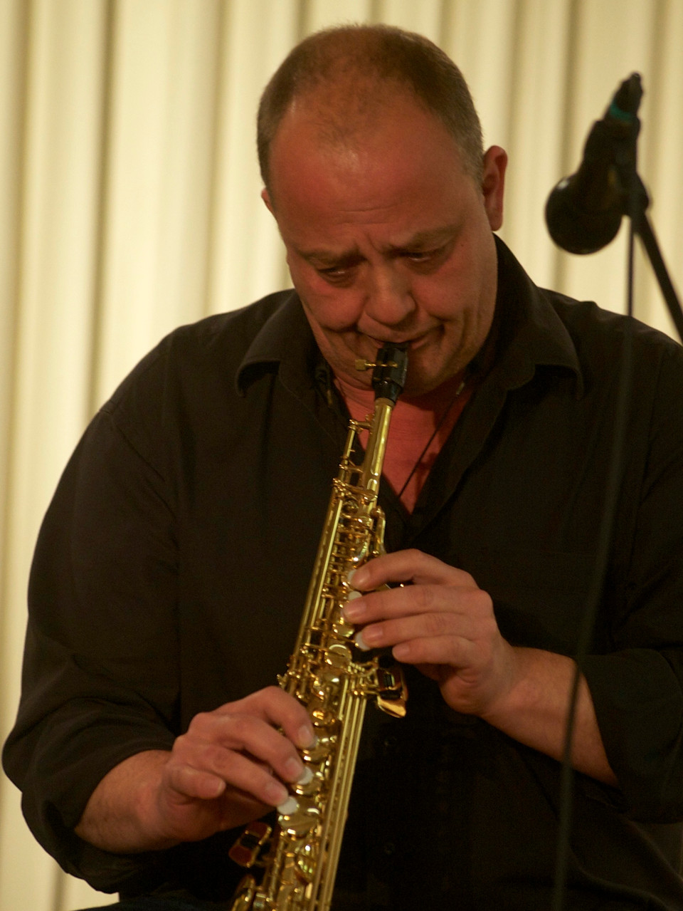 Sebastian (Seppl) Scheil (Saxophon) Die Musiker der Band von ulf hartmann. Livemusik (Singer-Songwriter) aus Braunschweig. Foto: Hans Scheschonk