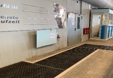 Einbau von GFK-Reihenabdeckungen von EBERO KHK für Kunsteisbahn Ludwigsburg