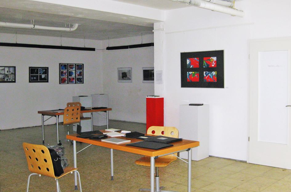 Foto-Ausstellung, AcKU Galerie, Hildesheim, 2010, Sarah Esslinger-Dahlmann, Detailfotografien rot, gelb, blau, grün