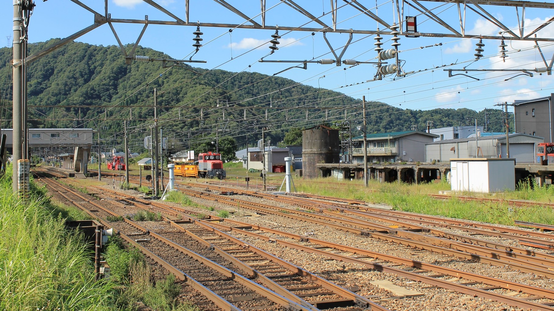 現在の今庄駅。当時の給水塔が現存している。