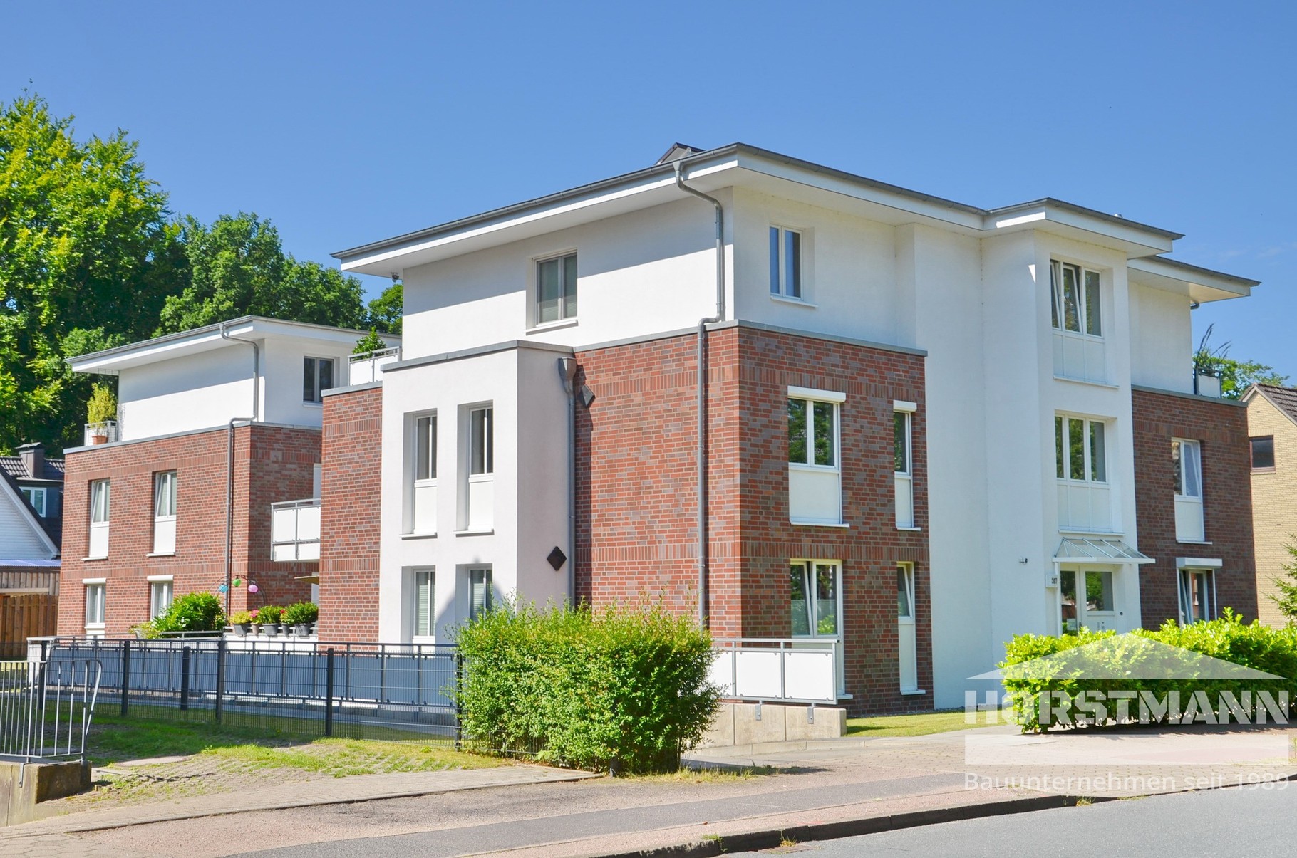 Mehrfamilienhaus - Hamburg-Rissen - Baujahr 2010 - 8 Wohneinheiten