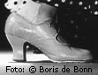 Flamenco-Tanzschuh (zapato flamenco) in Seitenansicht/SW-Foto by Boris de Bonn 