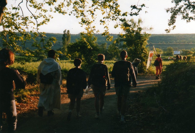 UN PRETRE - UNE MARCHE - UNE ECOUTE - UN PARTAGE