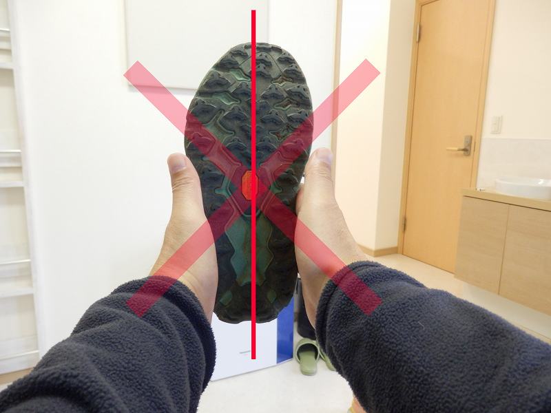 ランニングシューズの履き方│足を入れる方向