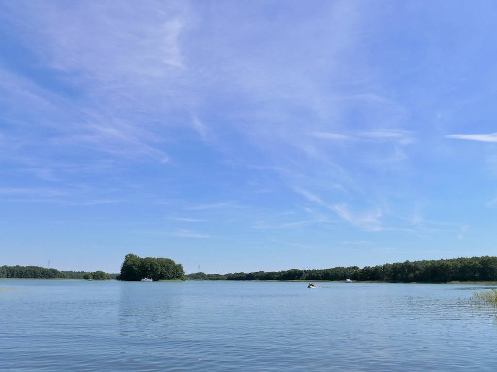 Wir streifen den Wangnitzsee - gesperrt für Motorboote, da der Seeadler hier zu Hause ist