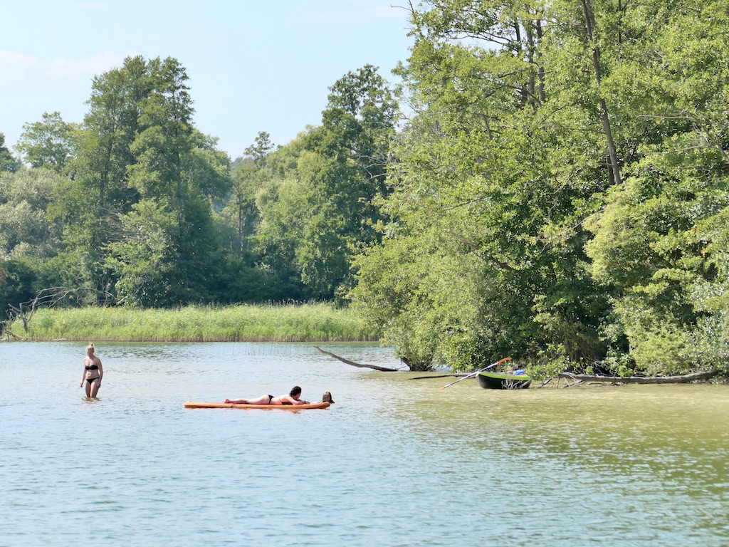 Die Lagune vom Ellbogensee auf der linken Seite 