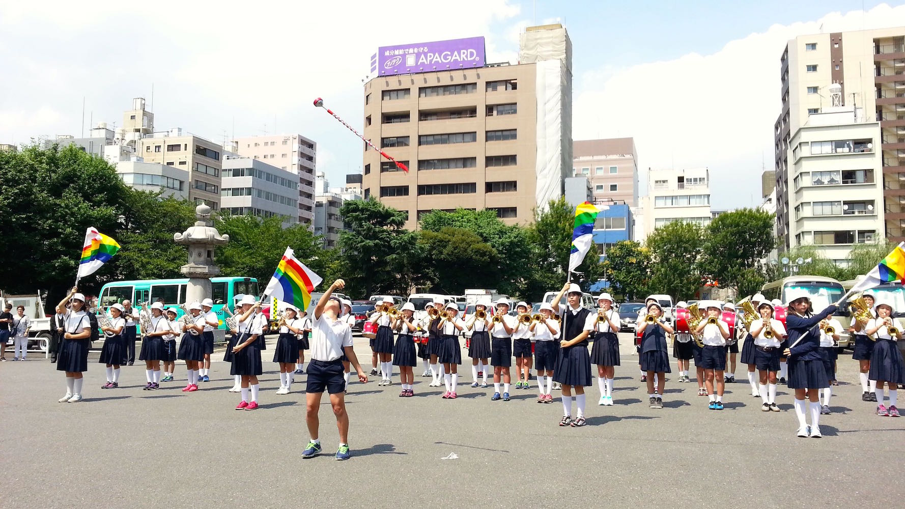 築地小学校の生徒さんたちによる マーチング