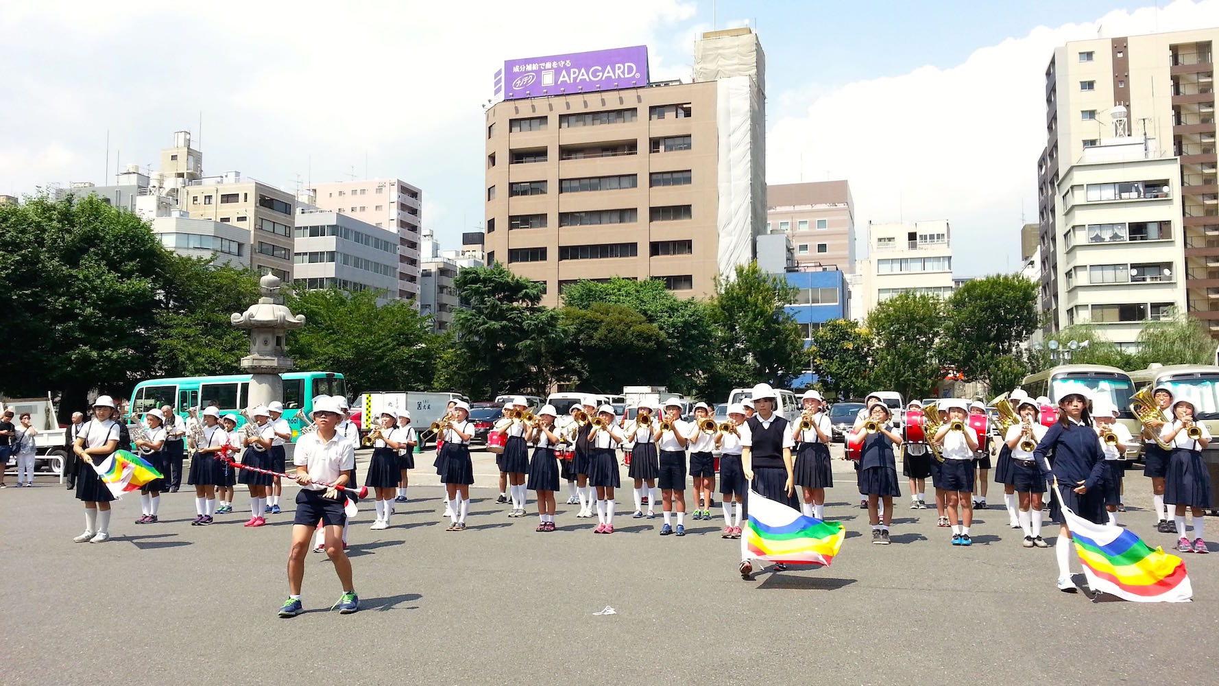 築地小学校の生徒さんたちによる マーチング