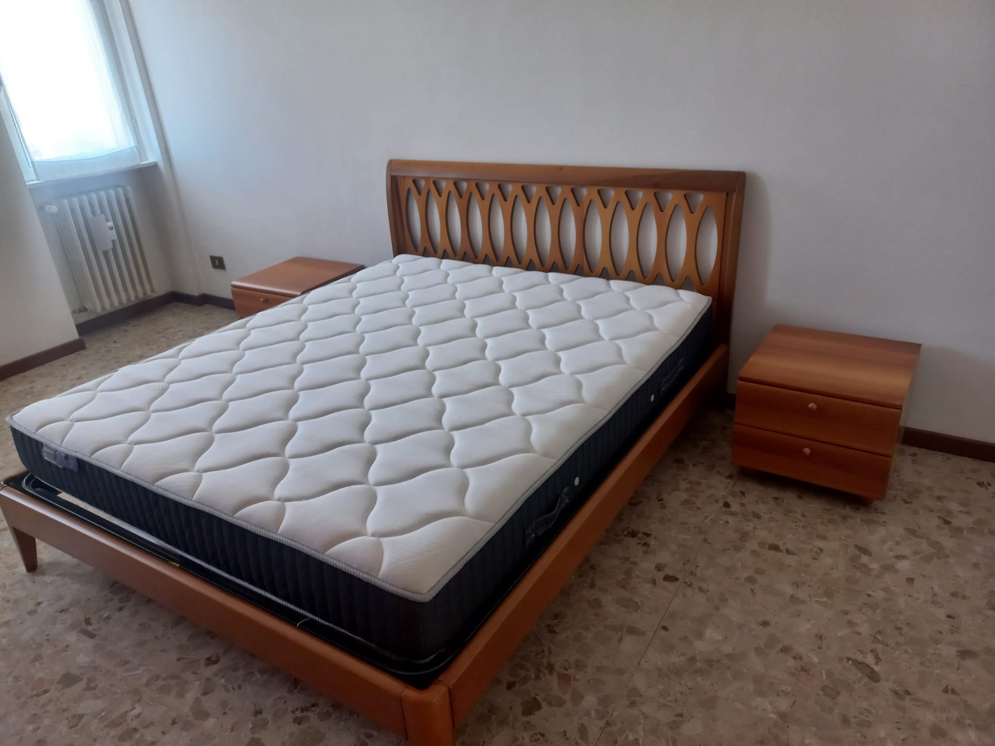 STRUTTURA LETTO MATRIMONIALE + MATERASSO