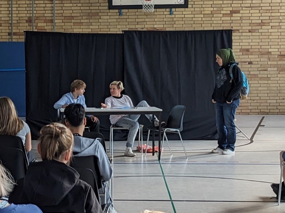 Spannendes Theater gegen Ausgrenzung an der Schule an der Jahnstraße