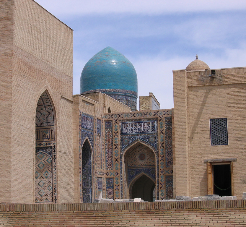 Complexe à Chah-zindeh: medersa, mausolée, mosquée ( C. Ollagnier, 2007)