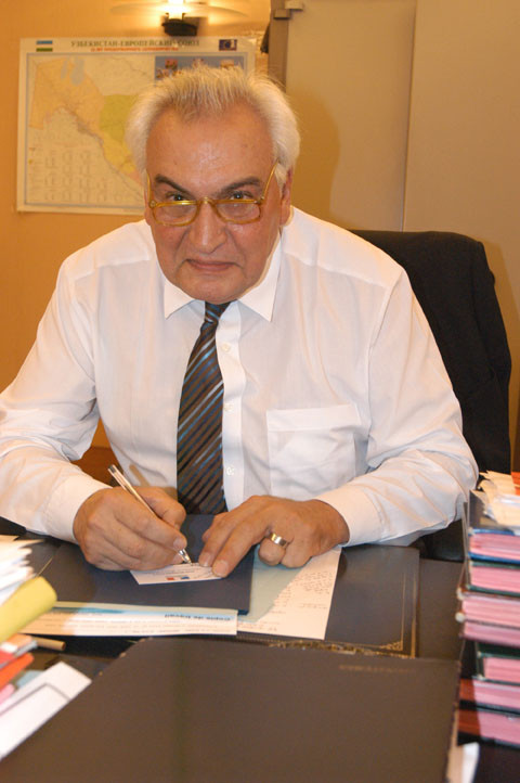 Mr Jean-Bernard Harth, Ambassadeur de France en Ouzbékistan (2004-2007) (photo : M.Schvoerer, 2007)