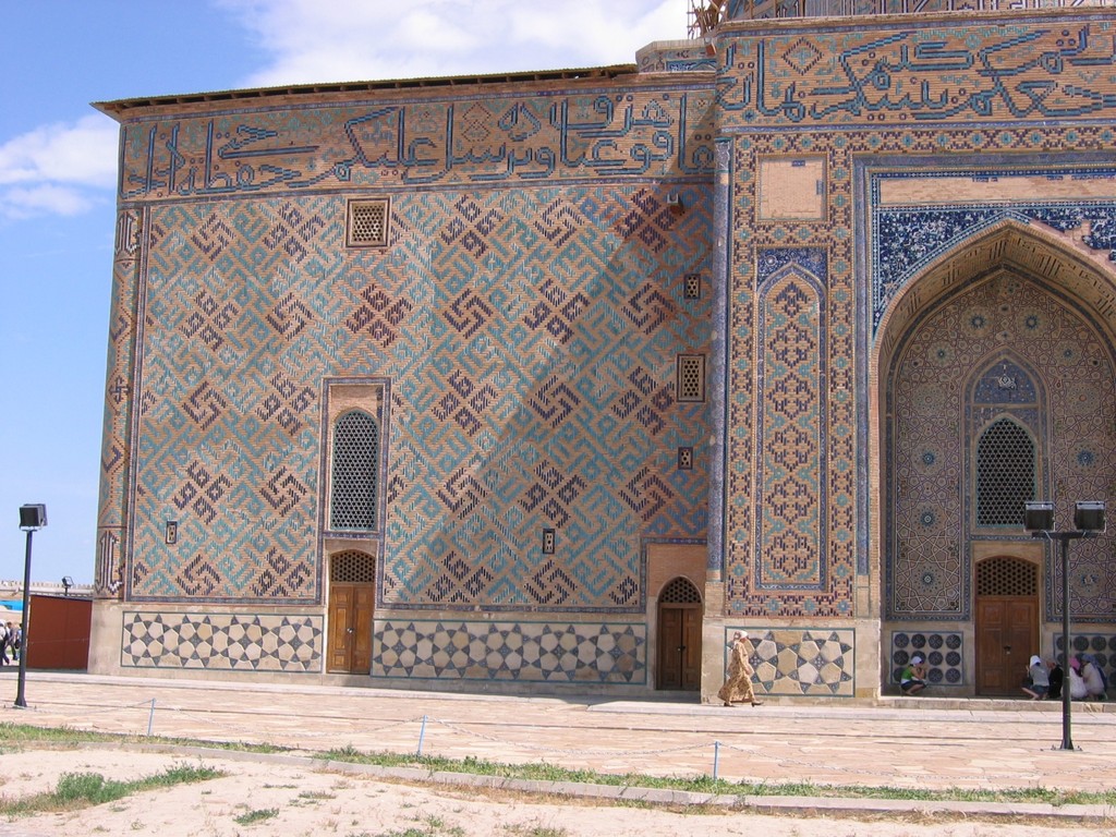 Inscription en caractères soufiques sur le mausolée d'Ahmad Yassavi ( C. Ollagnier, 2007)
