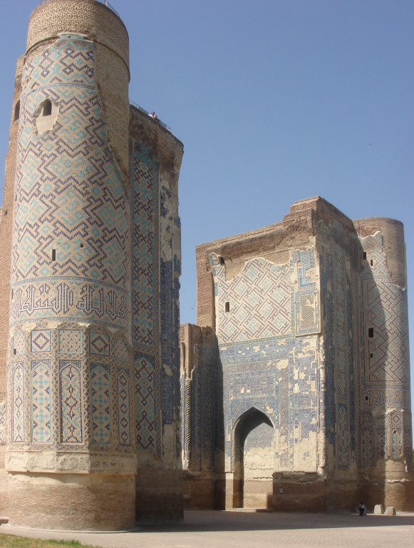 Face nord du portail de l'Ak Saray comportant encore son parement de carreaux de céramique glaçurée (Shahrisabz, Fin XIII-début XIVème s ap J.C.) (photo : C.Ollagnier, 2008)